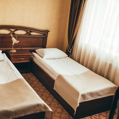 Hotel-Restaurant Lyube Plus Хмельницкий Экстерьер фото