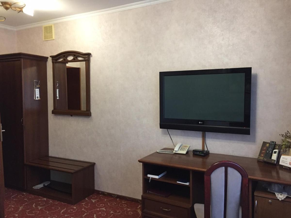 Hotel-Restaurant Lyube Plus Хмельницкий Экстерьер фото