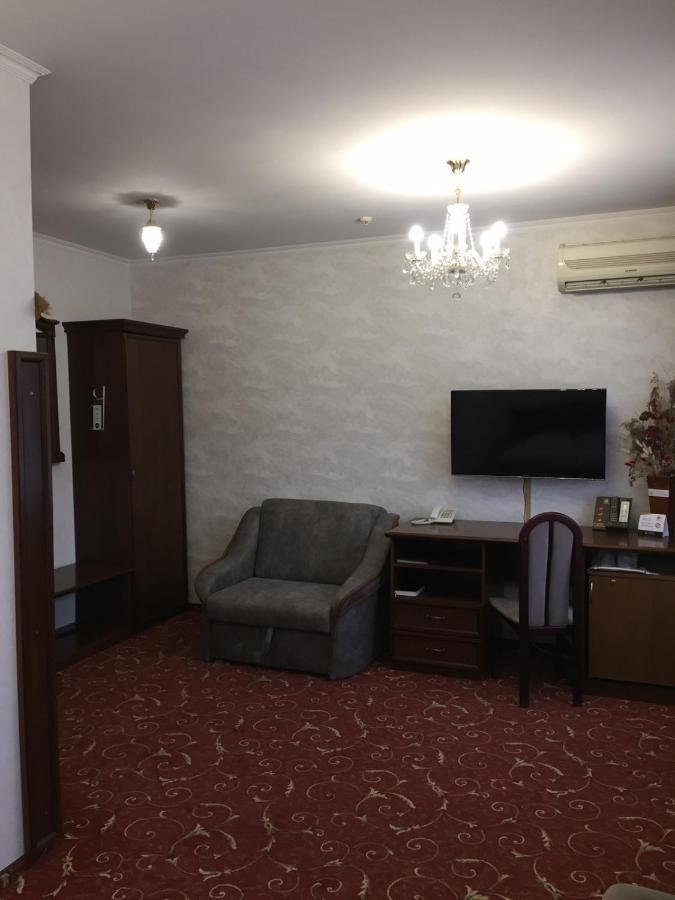 Hotel-Restaurant Lyube Plus Хмельницкий Экстерьер фото