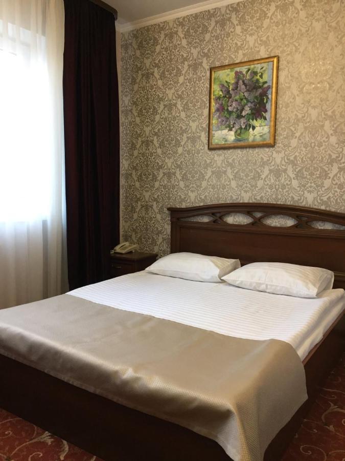 Hotel-Restaurant Lyube Plus Хмельницкий Экстерьер фото