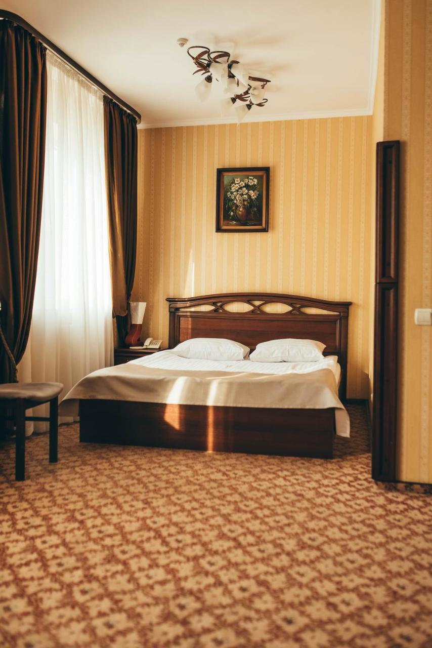 Hotel-Restaurant Lyube Plus Хмельницкий Экстерьер фото