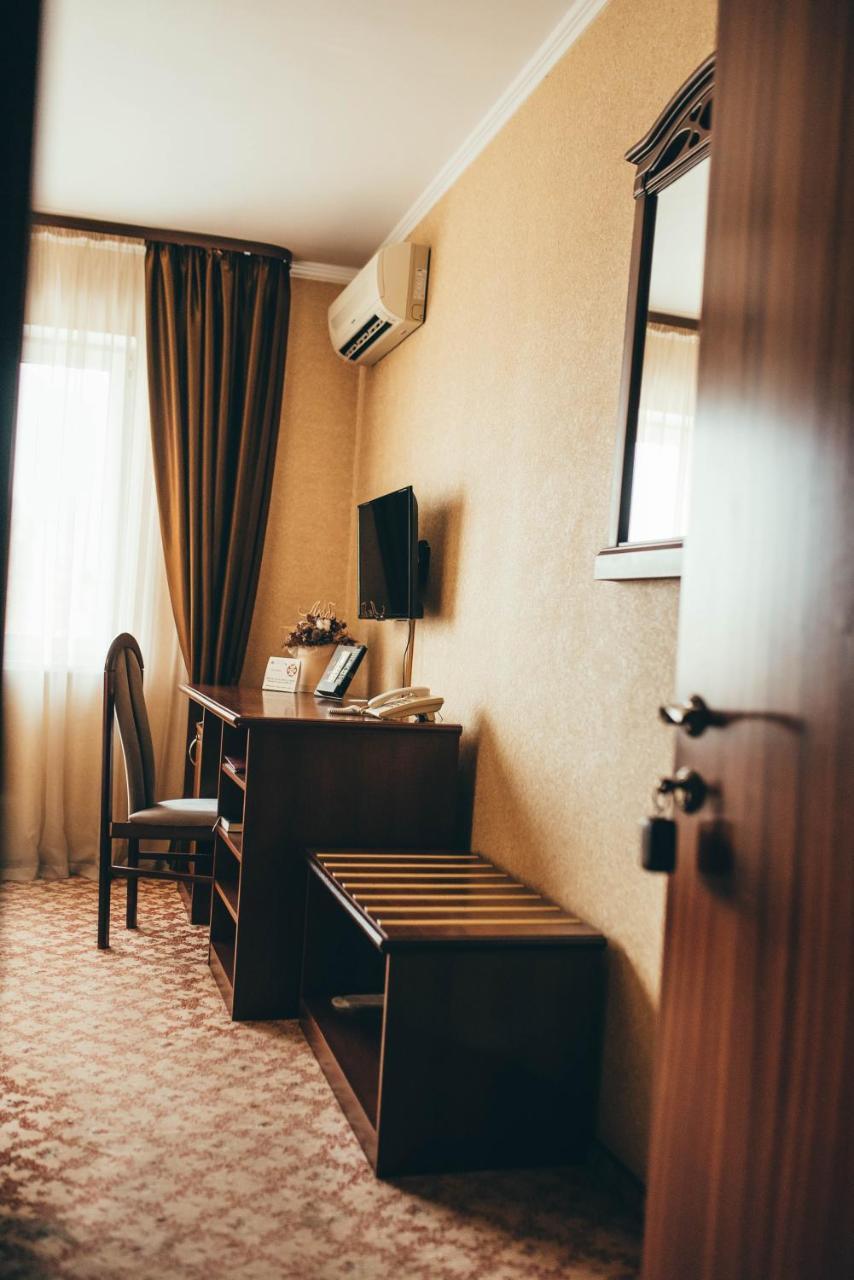 Hotel-Restaurant Lyube Plus Хмельницкий Экстерьер фото