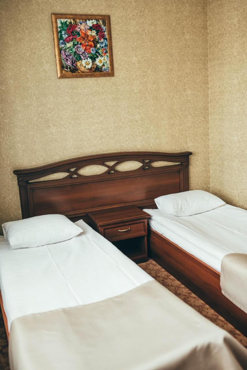 Hotel-Restaurant Lyube Plus Хмельницкий Экстерьер фото