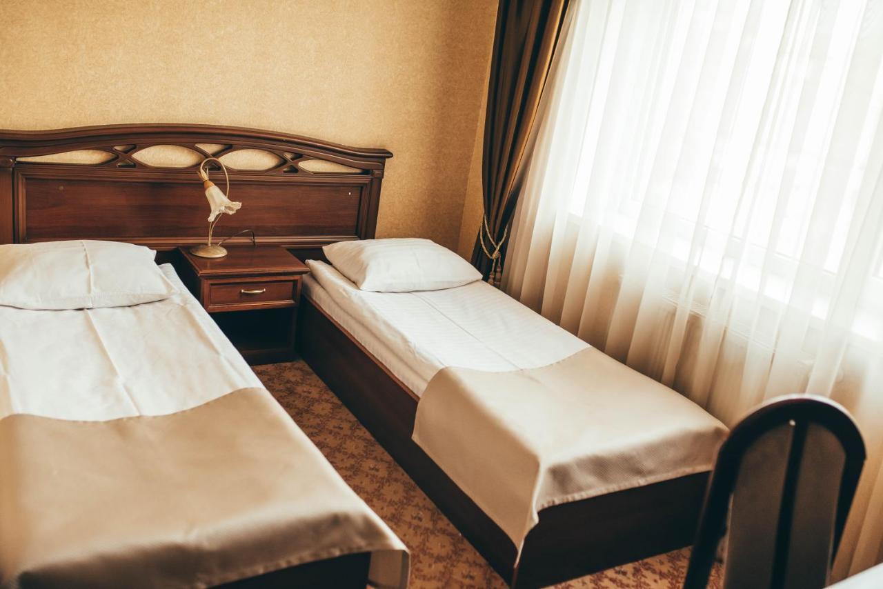 Hotel-Restaurant Lyube Plus Хмельницкий Экстерьер фото